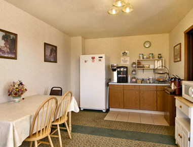 Super 8 By Wyndham Bowman Hotel Eksteriør billede